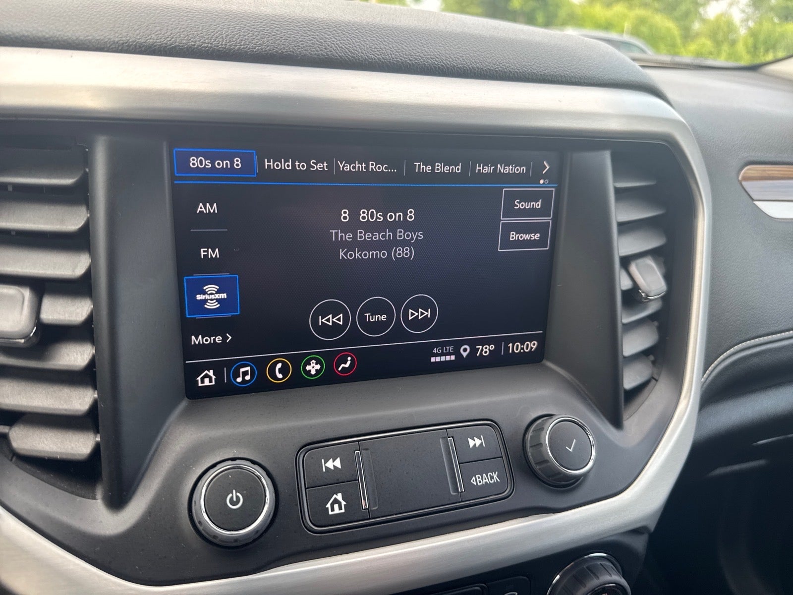 2023 GMC Acadia SLE