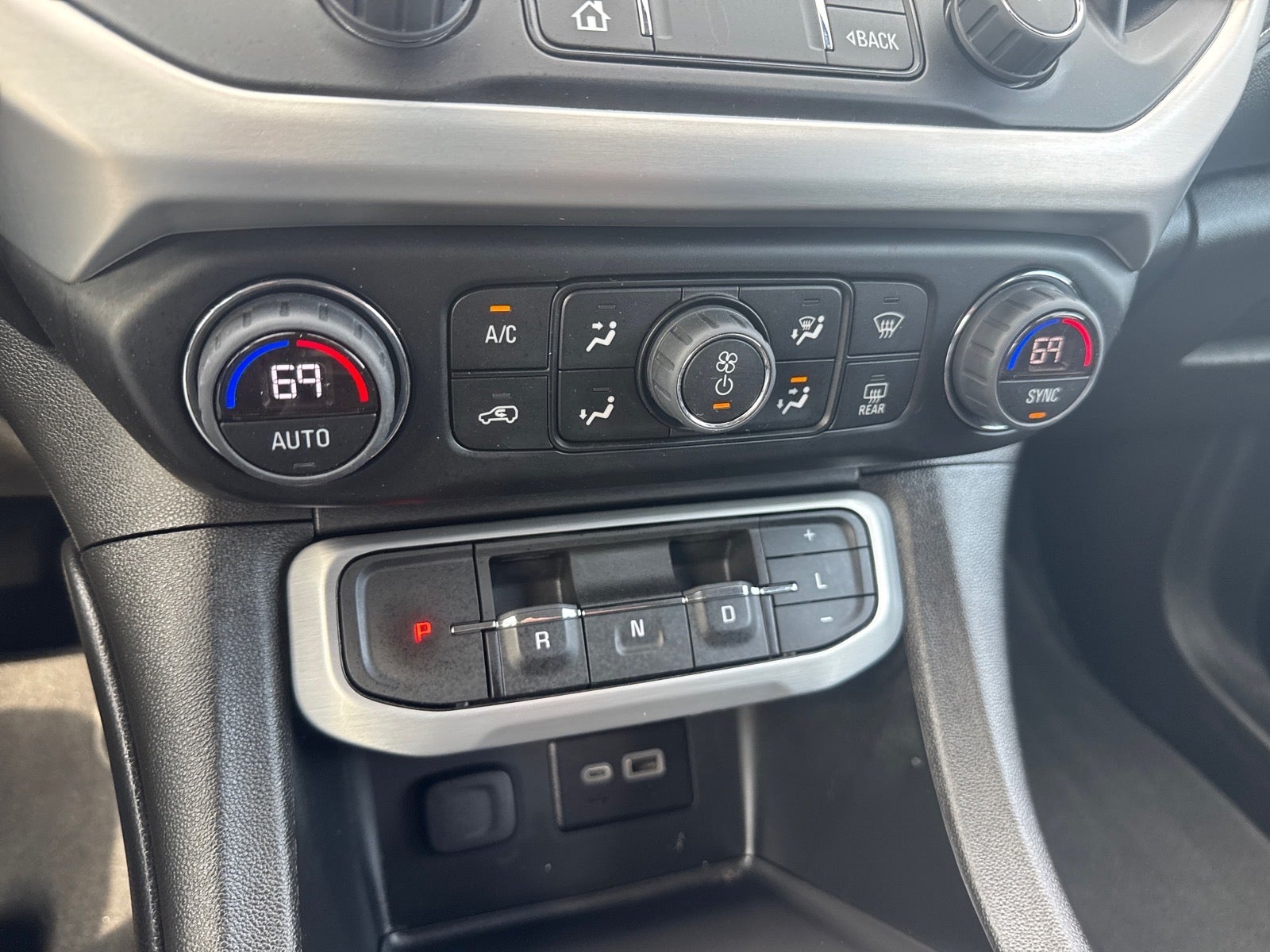 2023 GMC Acadia SLE