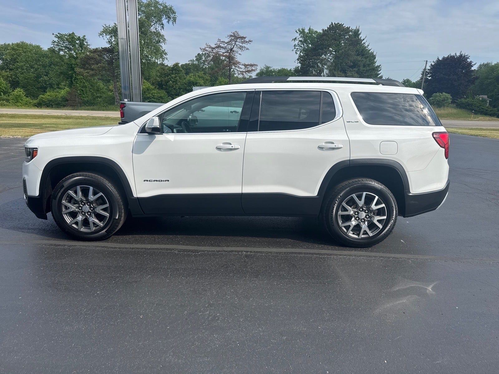 2023 GMC Acadia SLE