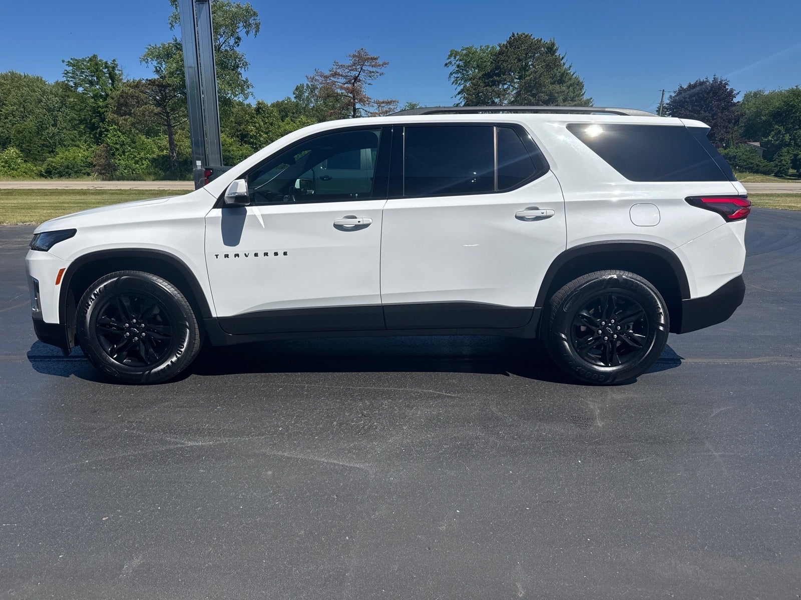 2023 Chevrolet Traverse LT Cloth