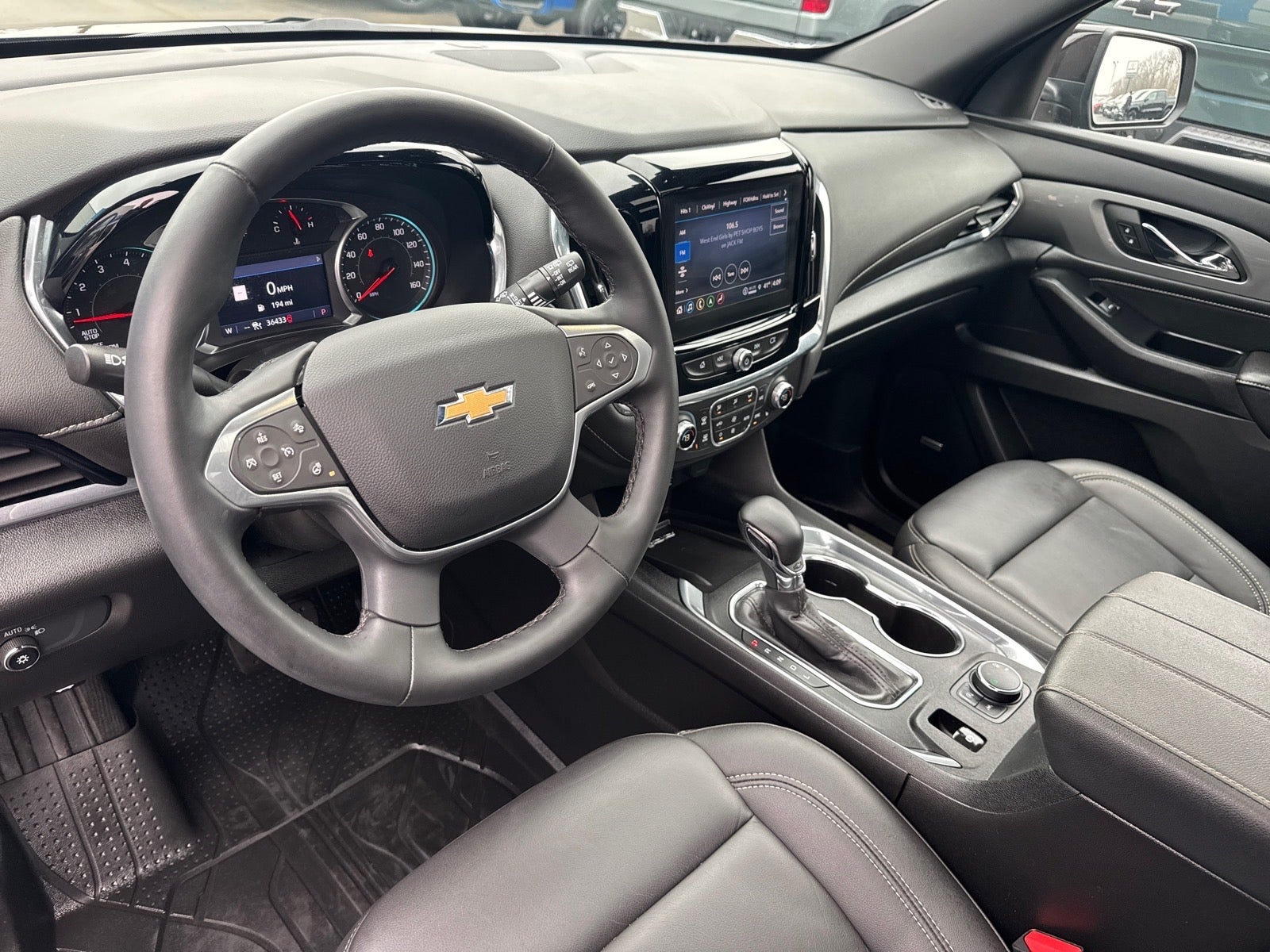 2023 Chevrolet Traverse LT Leather
