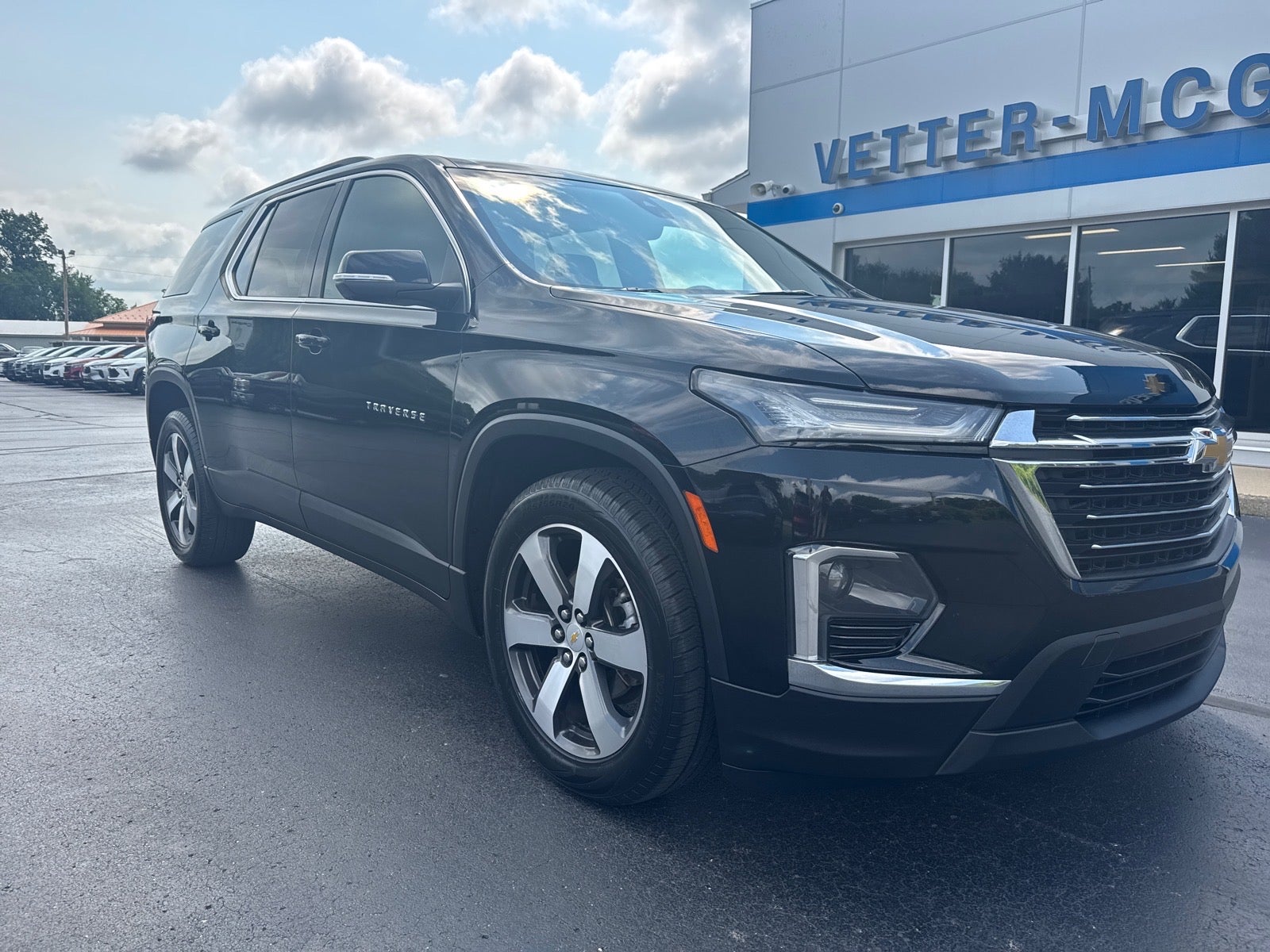 2023 Chevrolet Traverse LT Leather