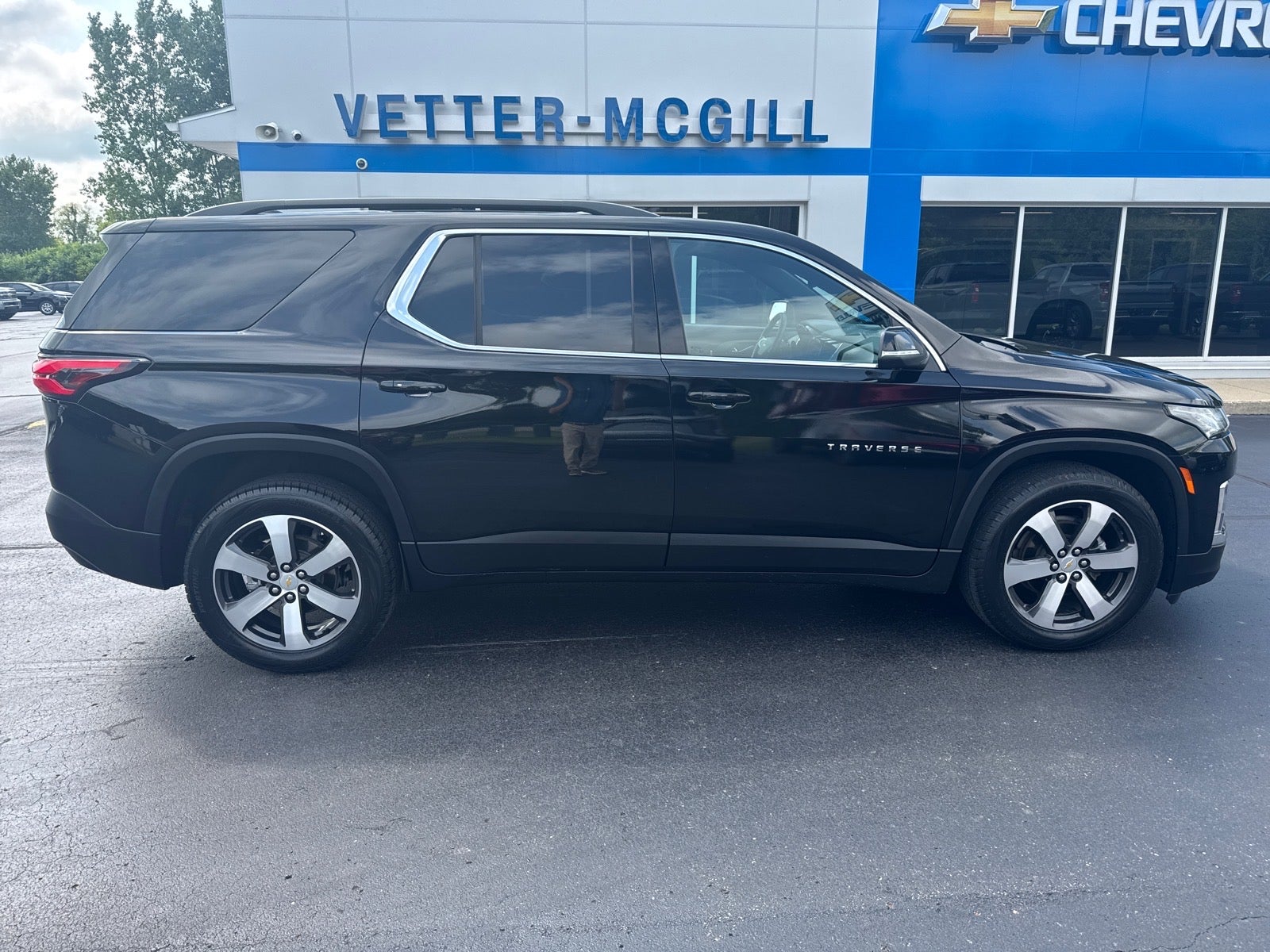 2023 Chevrolet Traverse LT Leather
