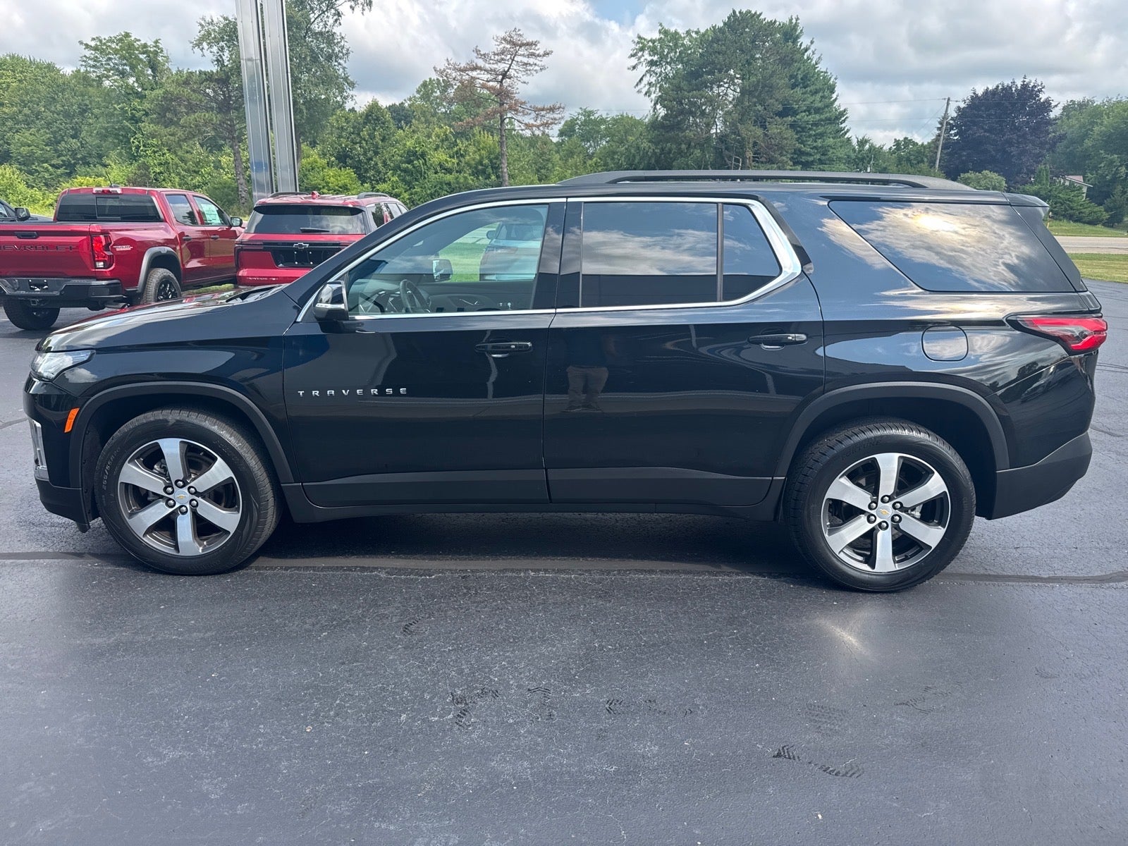 2023 Chevrolet Traverse LT Leather